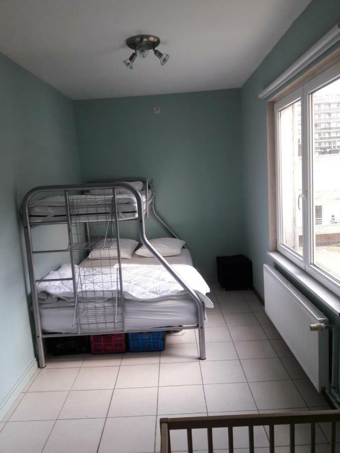 Appartement 2 Slaapkamer Op De Zeedijk Oostende. *
